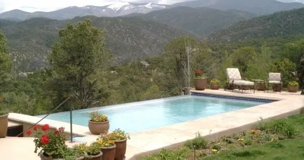 Infinity-edge pool overlooking the mountains in New Mexico